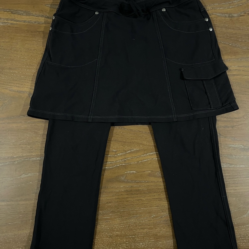 Athleta Bettona 2 In 1 Medium   Skirt Capri Crop Black Leggings Cargo Pockets - Picture 2 of 10